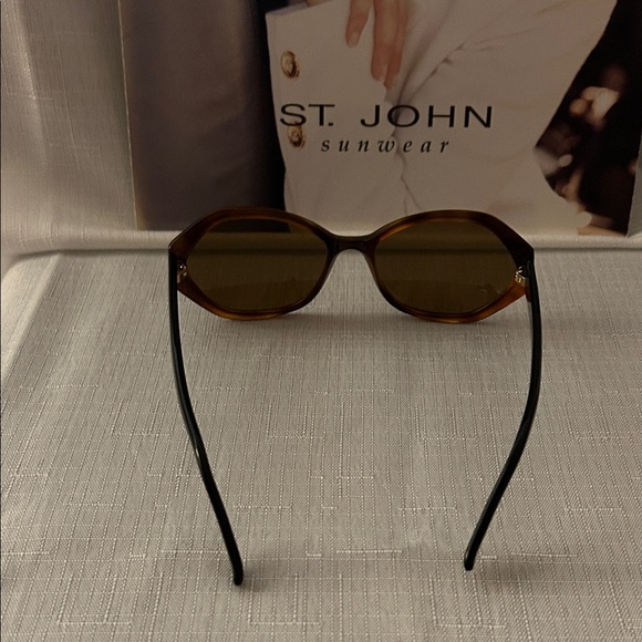 St. John Brown/Black Sunglasses. S-524 BKT - Picture 5 of 5